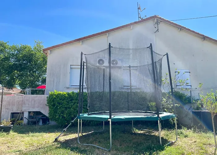Demi Maison Avec Terrasse Et Jardin 3 6 Pers * Royan